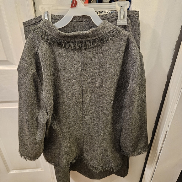 Charcoal Grey 2pc Suit by Plaza South Boutique Sz 6P - Picture 4 of 7